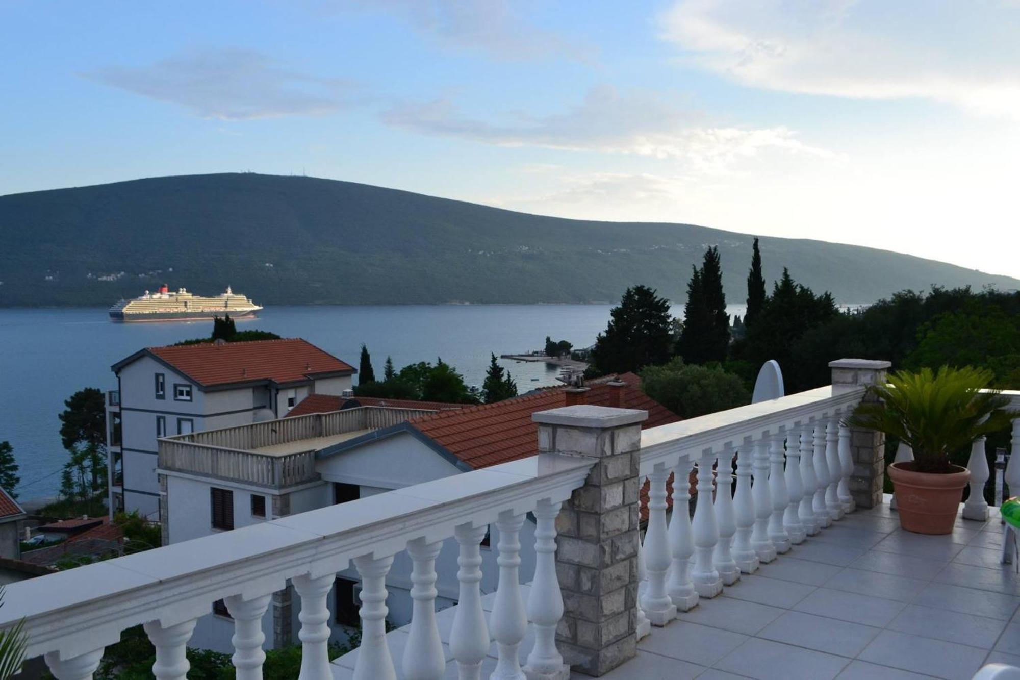 Family House With Pool & Sea View Aparthotel Bijela Exterior foto