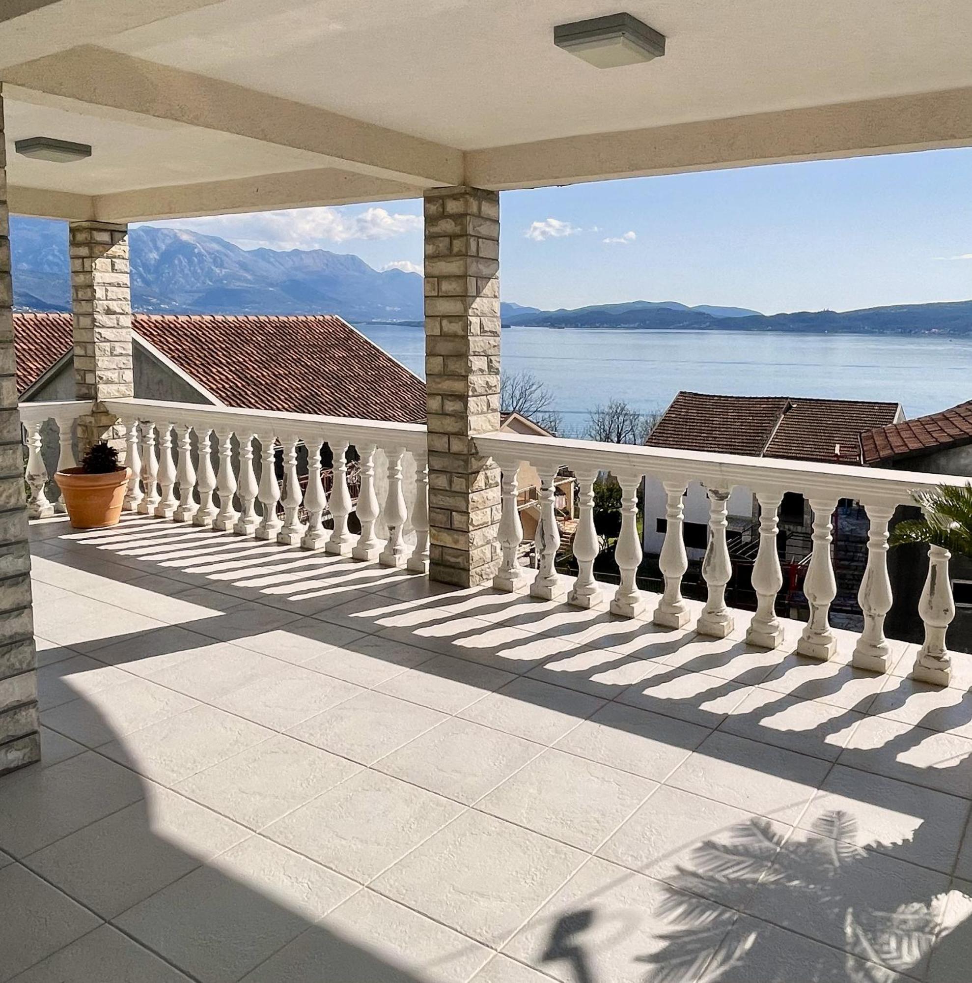 Family House With Pool & Sea View Aparthotel Bijela Exterior foto